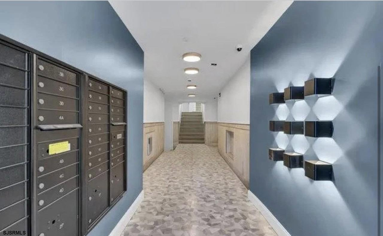 3939 Ventnor Ave - Photo 3 of 9