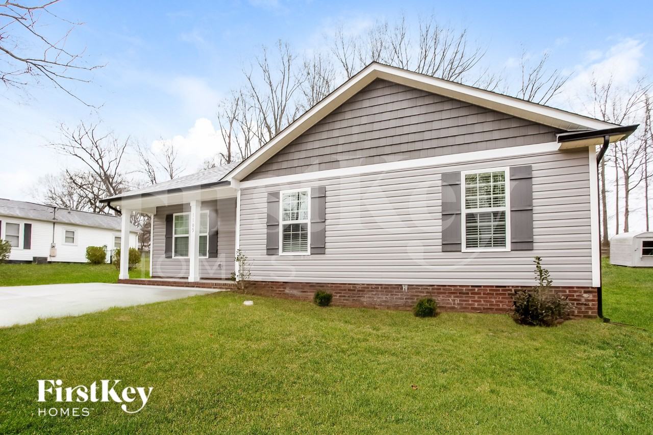 1105 Northside St - Photo 3 of 15