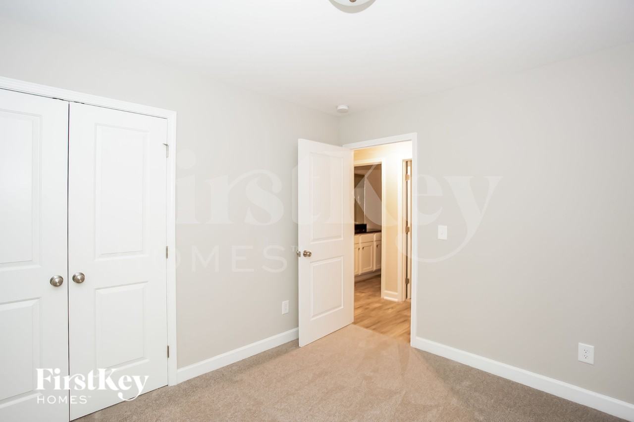 1105 Northside St - Photo 6 of 15