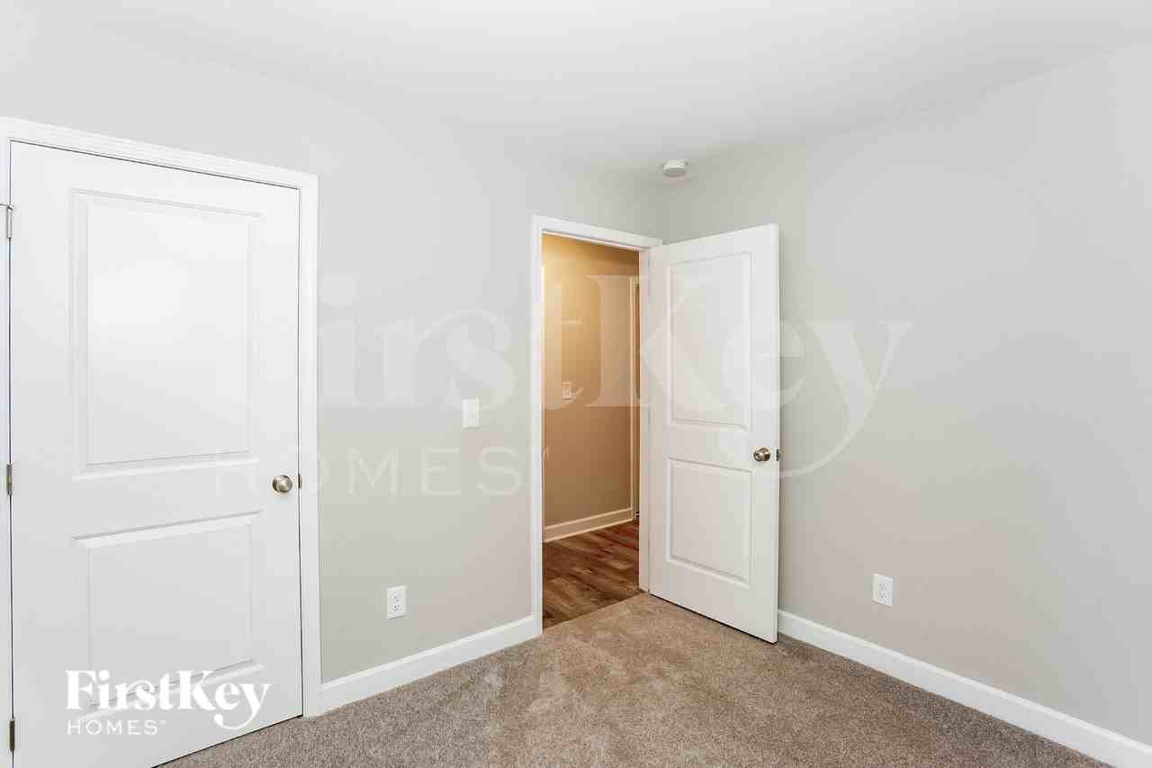 1105 Northside St - Photo 7 of 15