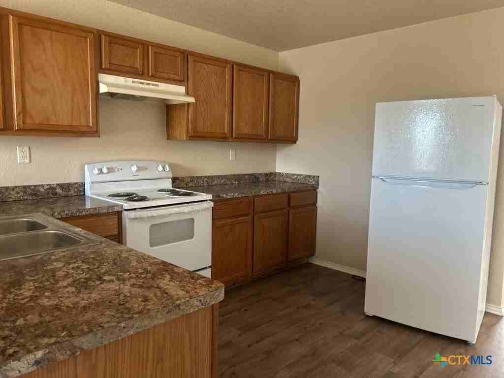 3412 Cantabrian Dr Apt C - Photo 7 of 15