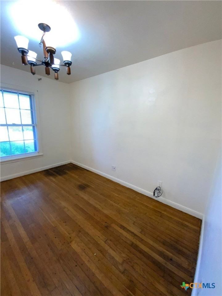 1308 Fairview Dr - Photo 3 of 12