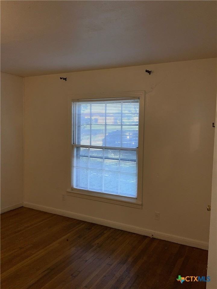 1308 Fairview Dr - Photo 4 of 12