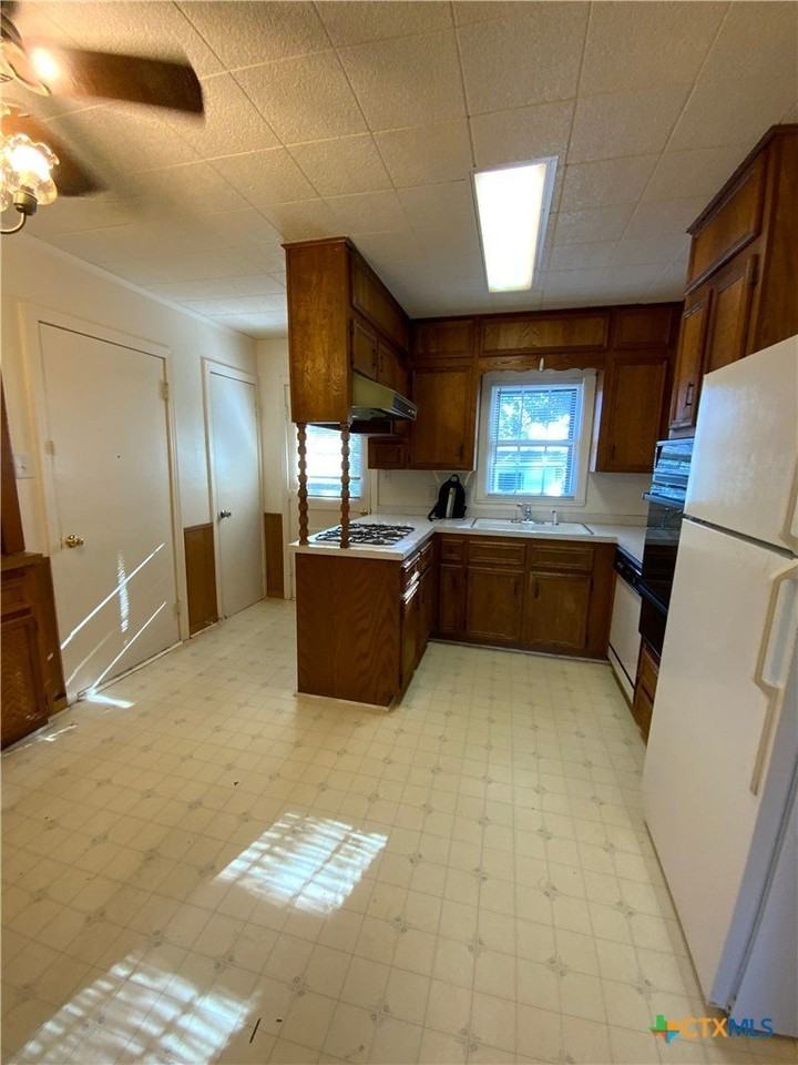 1308 Fairview Dr - Photo 5 of 12