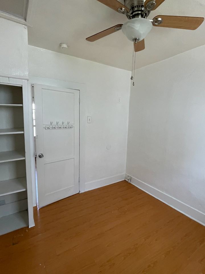 408 Topeka St Rm B - Photo 2 of 10