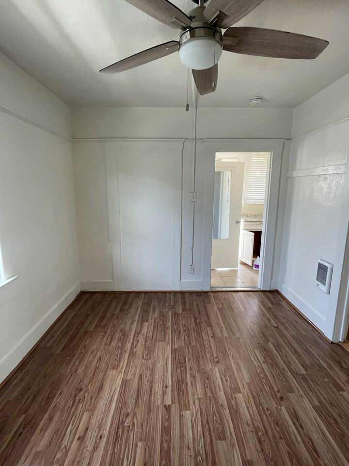 408 Topeka St Rm B - Photo 3 of 10