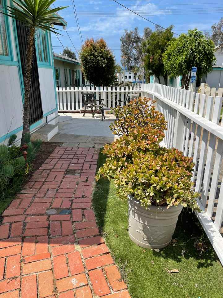 408 Topeka St Rm B - Photo 7 of 10