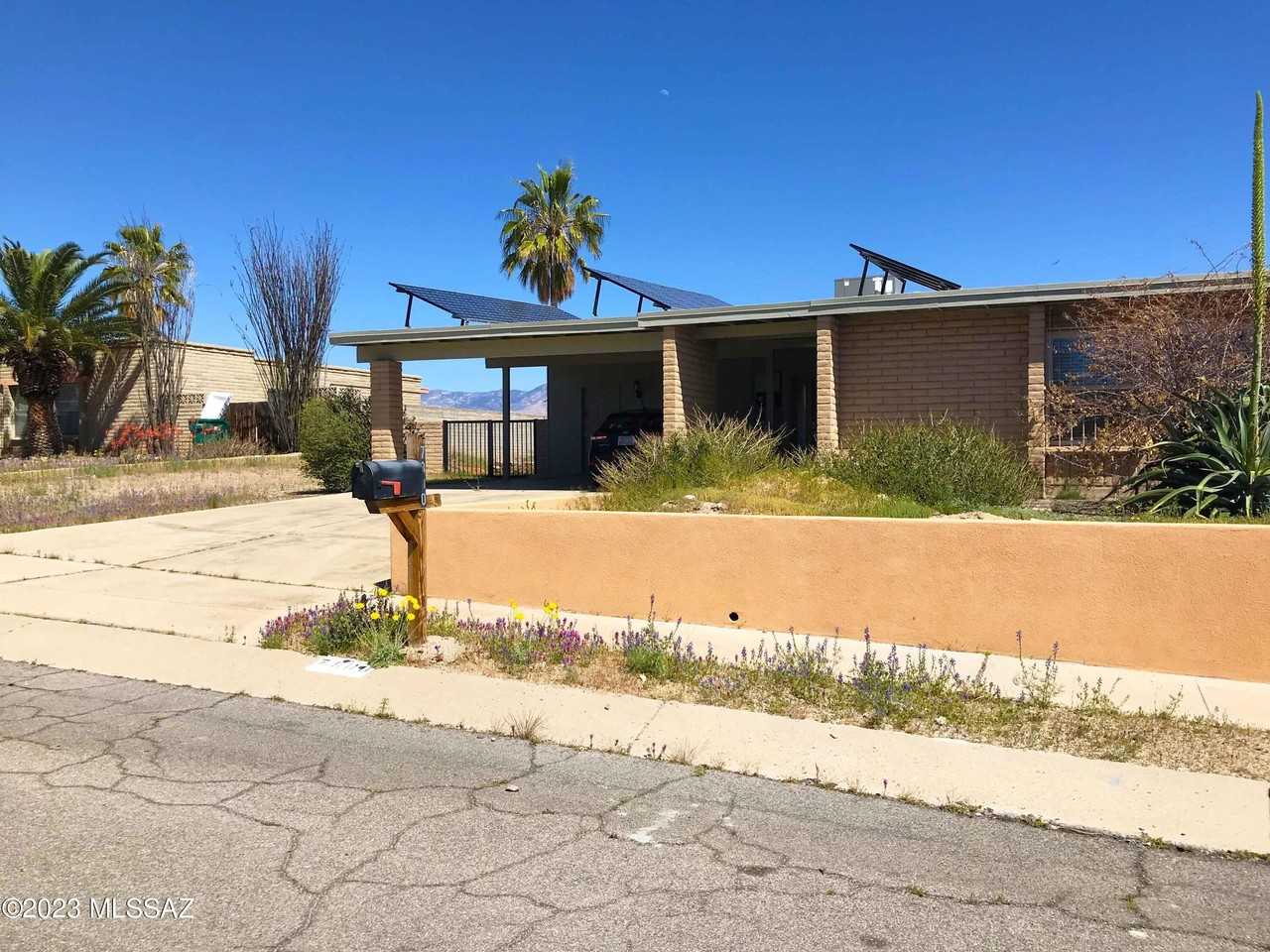 7800 N Nicole Pl - Photo 3 of 48