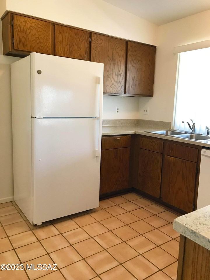 7800 N Nicole Pl - Photo 6 of 48