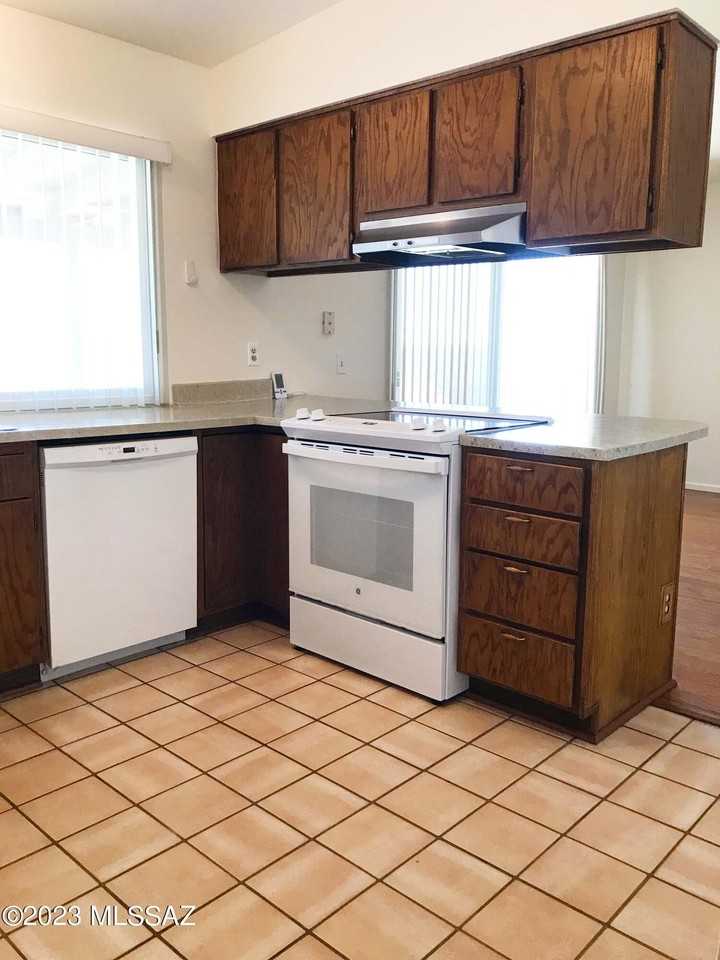 7800 N Nicole Pl - Photo 7 of 48