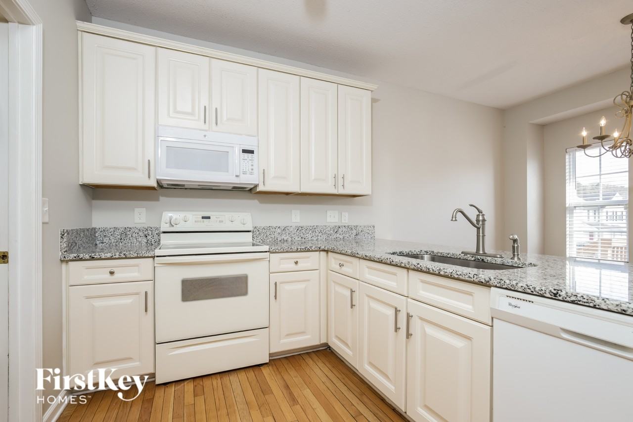 1305 Camden Place Ct - Photo 5 of 15