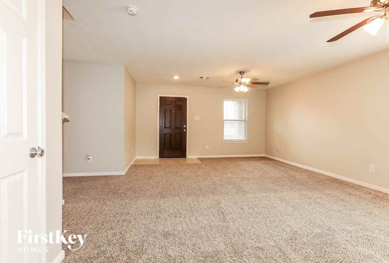 14250 Persimmon Woods Dr - Photo 2 of 15