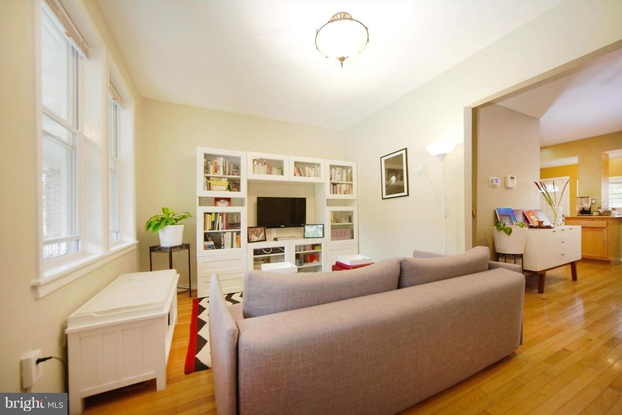 2309 3rd St Ne - Photo 3 of 19