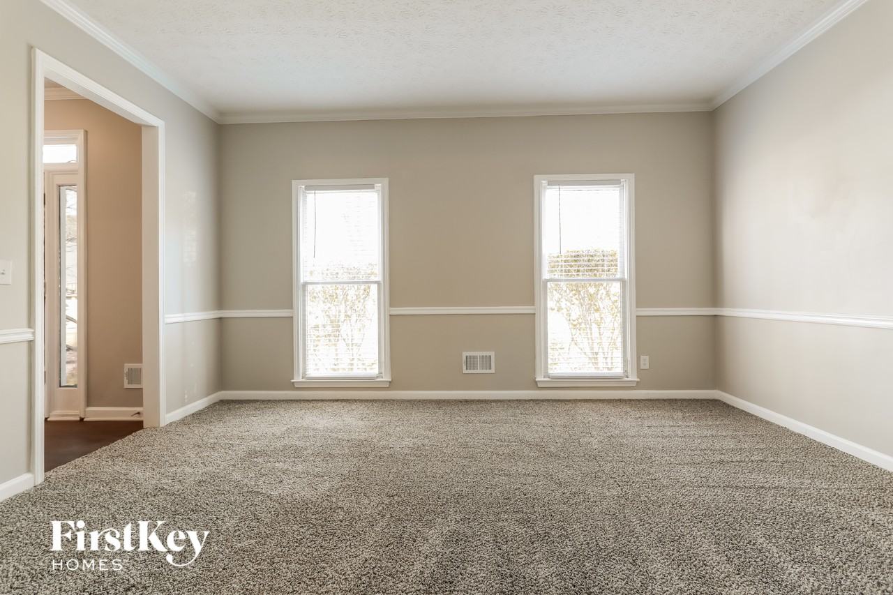 571 Hilton Ave - Photo 2 of 15