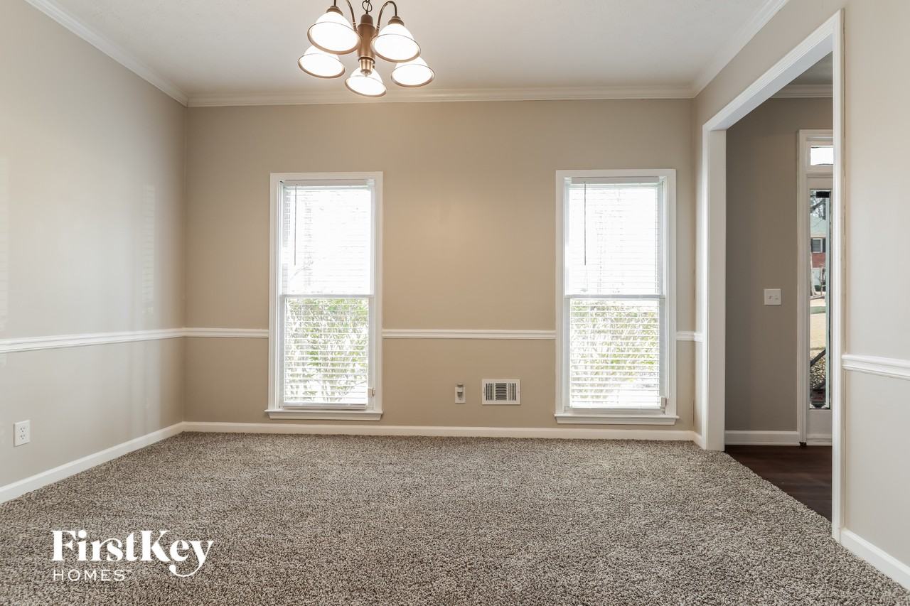 571 Hilton Ave - Photo 3 of 15