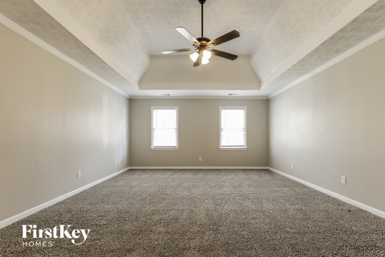 571 Hilton Ave - Photo 7 of 15