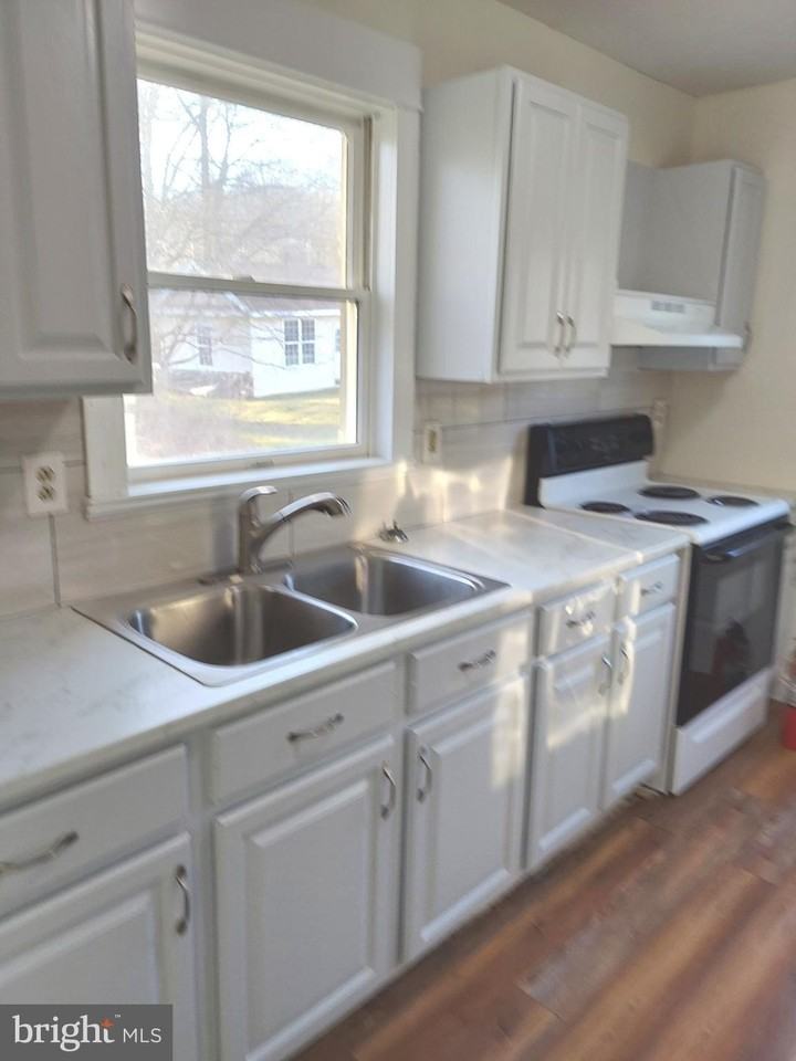 4 Garvey Ln - Photo 3 of 8