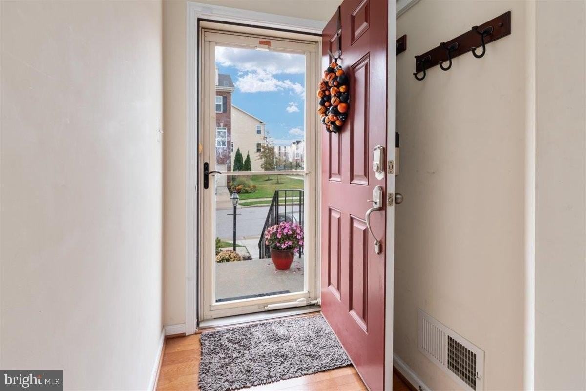 716 Hidden Oak Ln - Photo 4 of 33