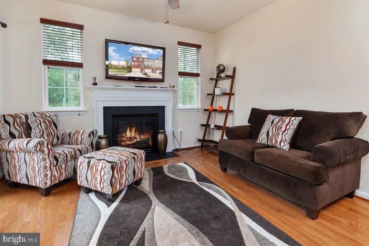 716 Hidden Oak Ln - Photo 5 of 33