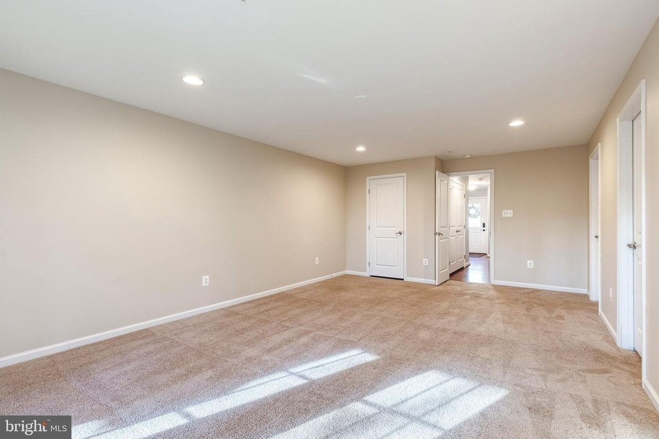 7223 Winding Hills Dr - Photo 4 of 31