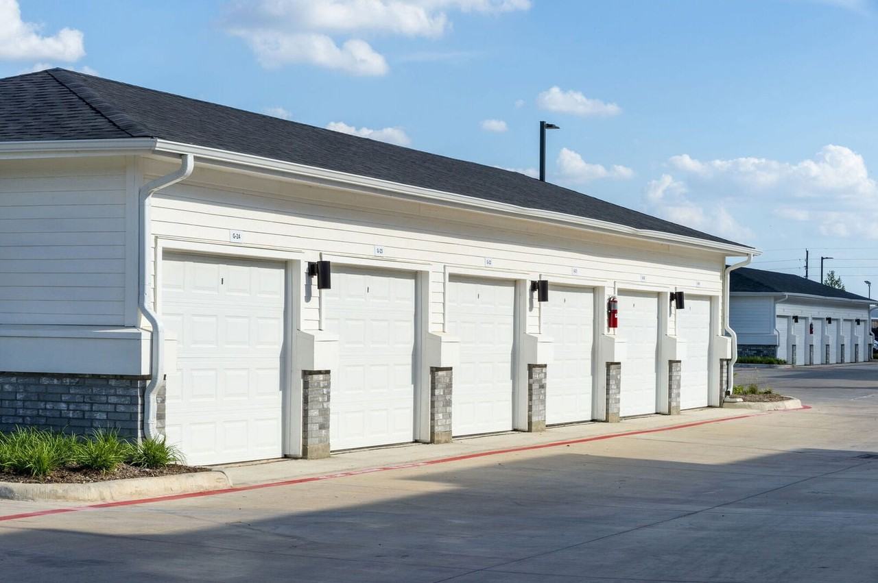 20130 Schiel Rd - Photo 3 of 8