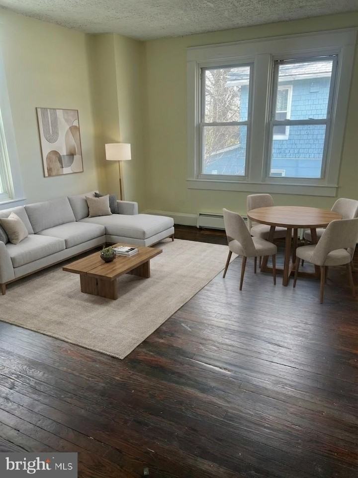 3021 Glenmore Ave - Photo 4 of 17