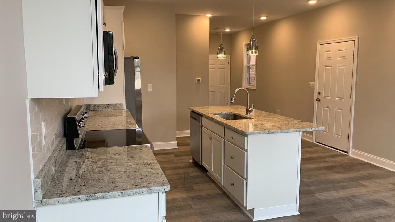 3602 Parkdale Ave Apt 2 - Photo 5 of 21