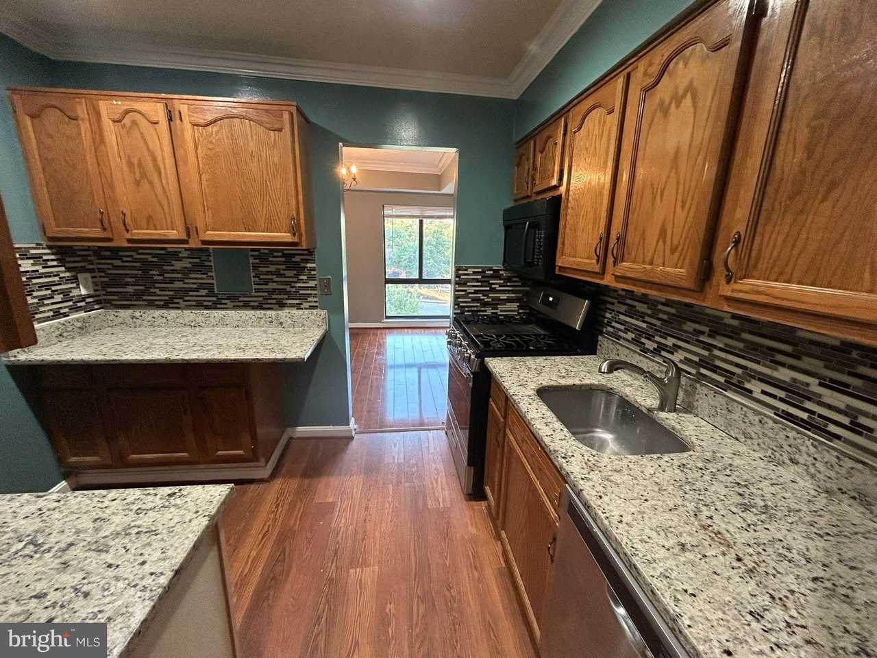 6085 Majors Ln Apt 11 - Photo 2 of 13