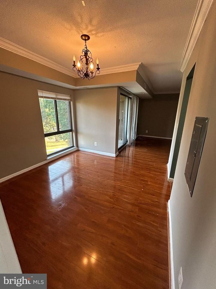 6085 Majors Ln Apt 11 - Photo 5 of 13