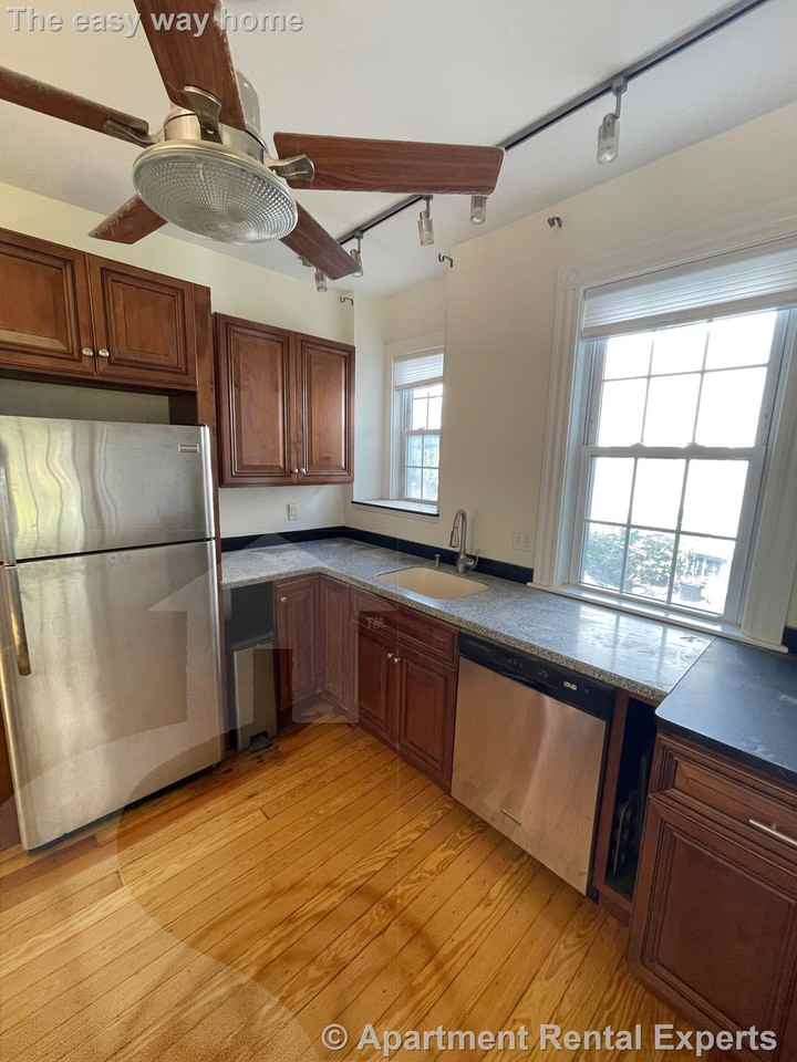 83 Dexter St - Photo 4 of 16