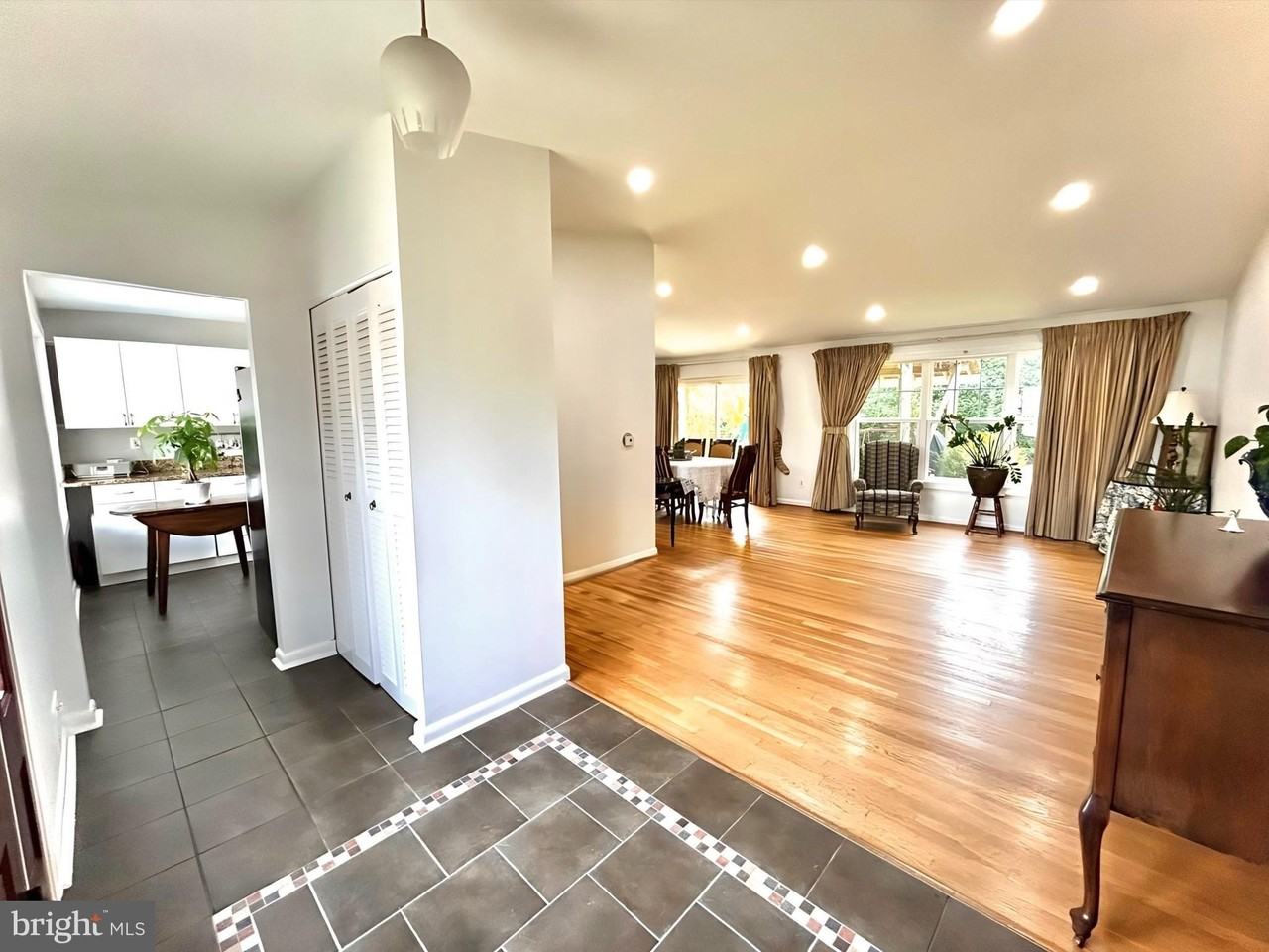 10202 Mcgovern Dr - Photo 6 of 37