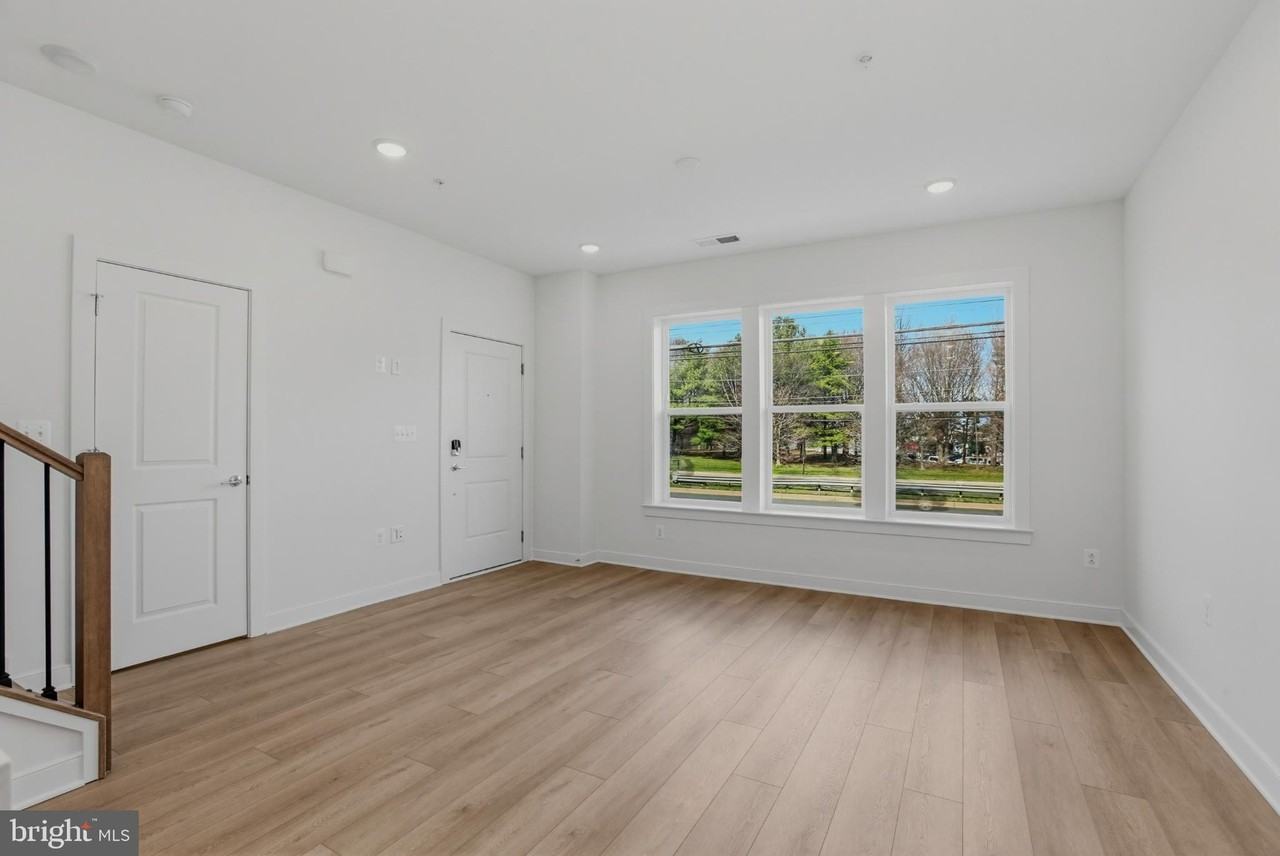 16096 Frederick Rd - Photo 2 of 29