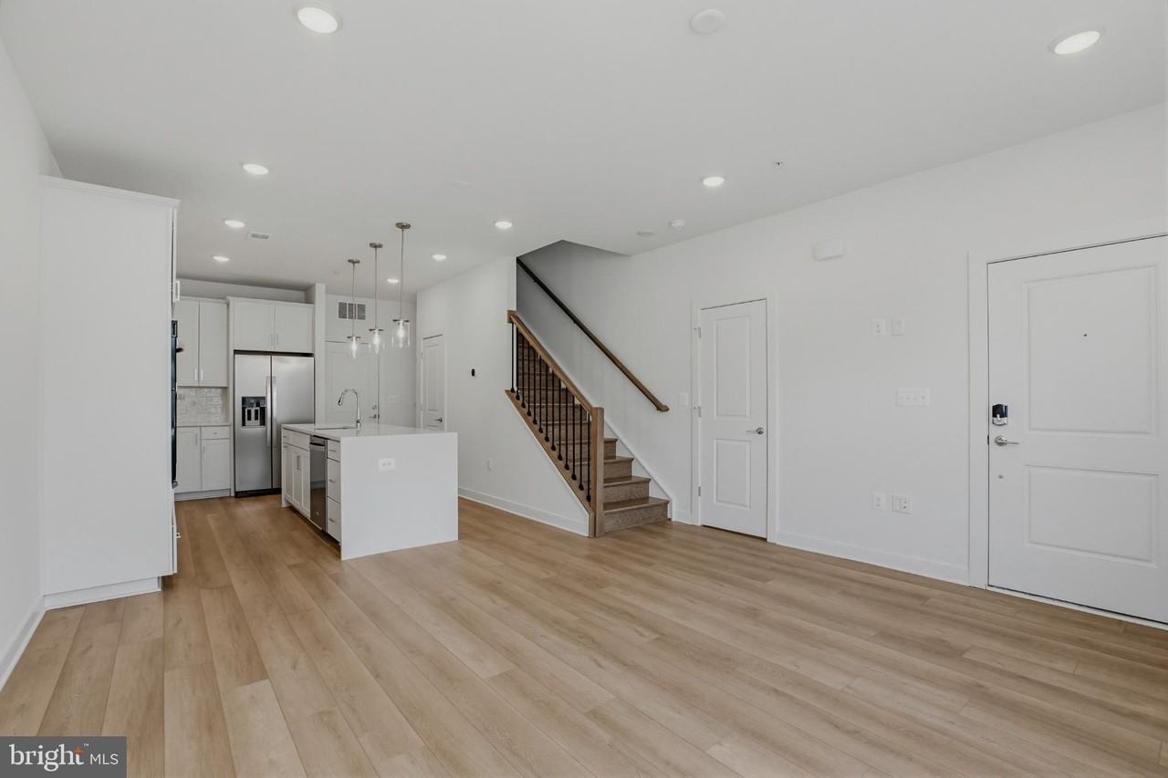 16096 Frederick Rd - Photo 3 of 29