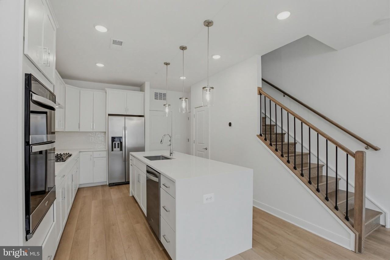 16096 Frederick Rd - Photo 5 of 29