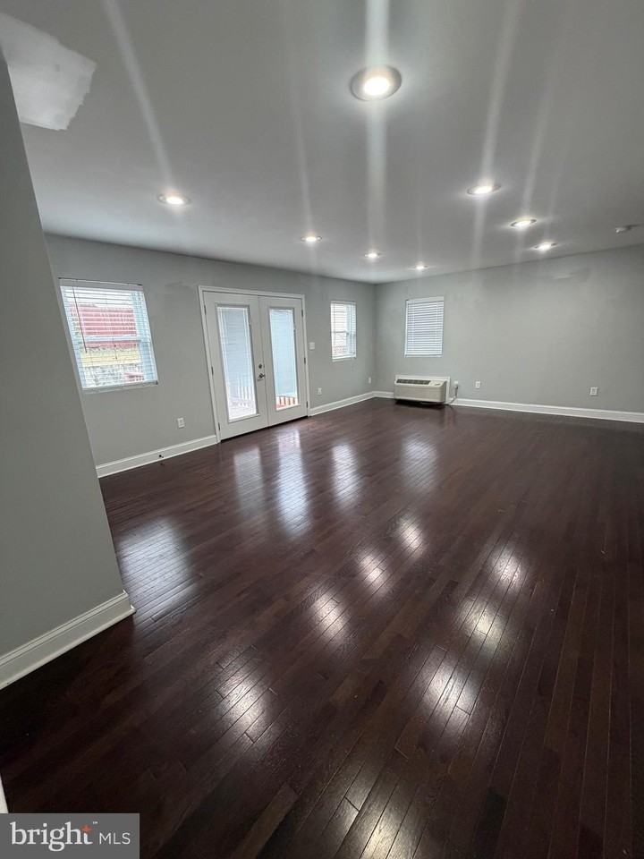 6609 Patterson St - Photo 4 of 15