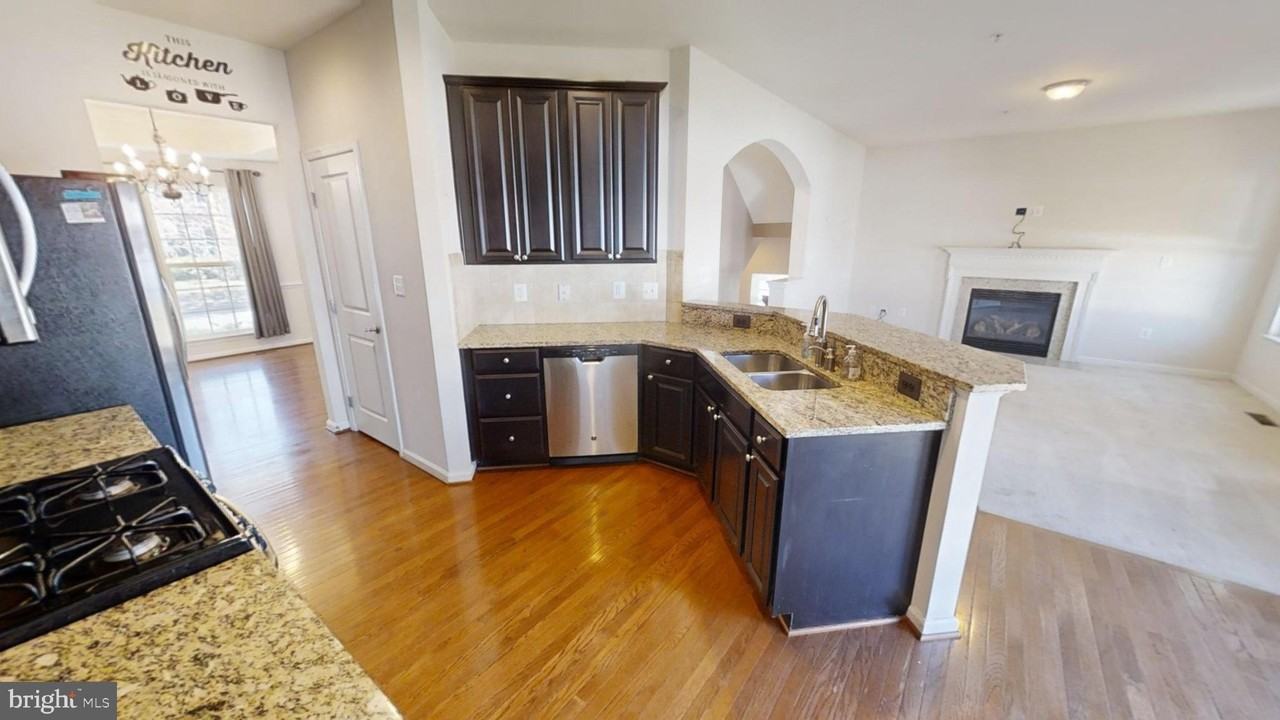 14303 Devinger Pl - Photo 2 of 32