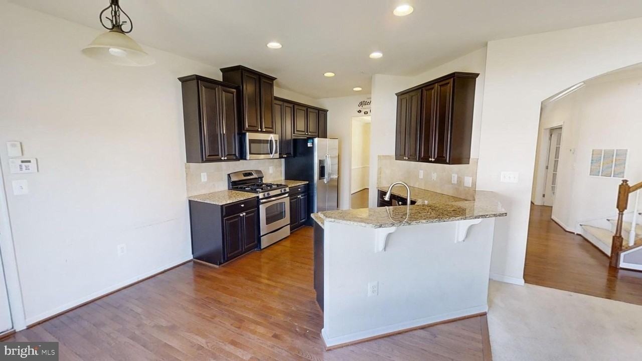 14303 Devinger Pl - Photo 3 of 32