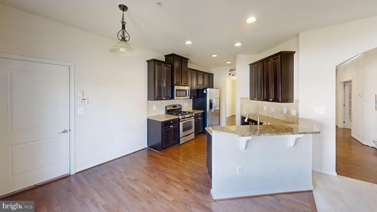 14303 Devinger Pl - Photo 6 of 32