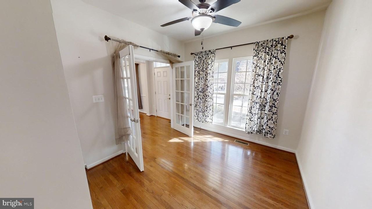 14303 Devinger Pl - Photo 7 of 32