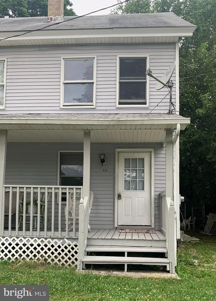 233 Center St - Photo 2 of 8