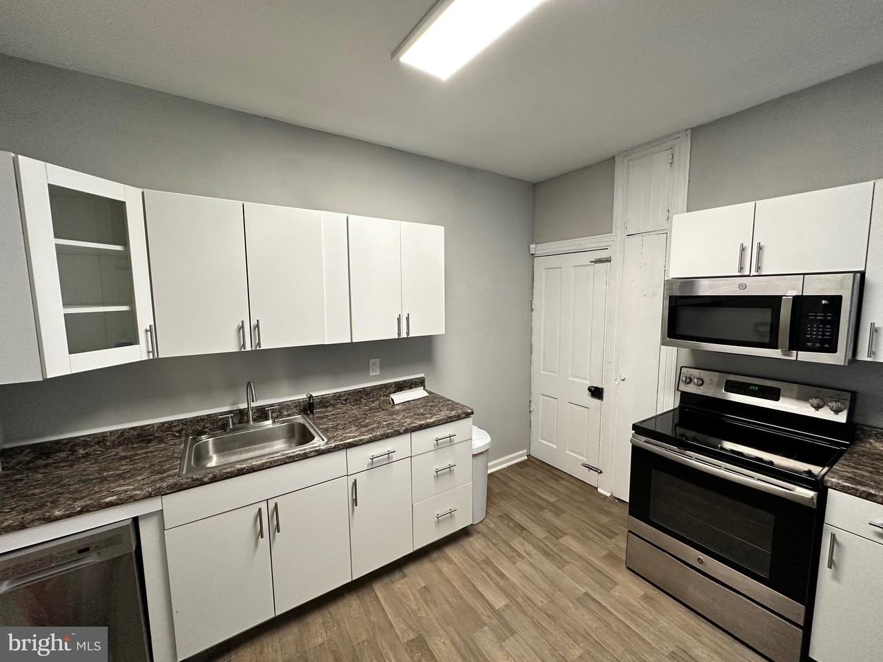 242 Grant St 1st Fl - Photo 6 of 16