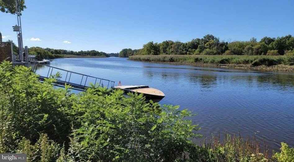 802 Sixth Ave - Photo 4 of 36