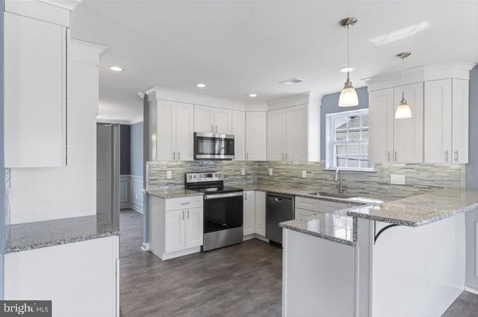 802 Sixth Ave - Photo 7 of 36