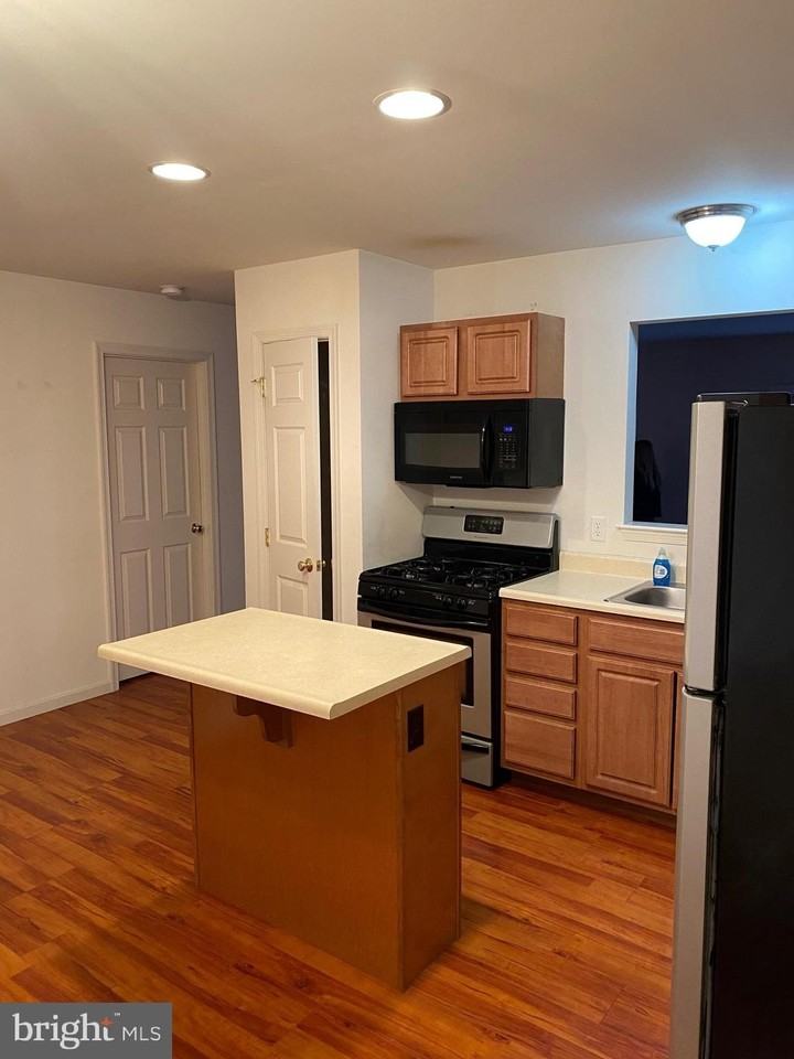 61 Queen Ave - Photo 3 of 14