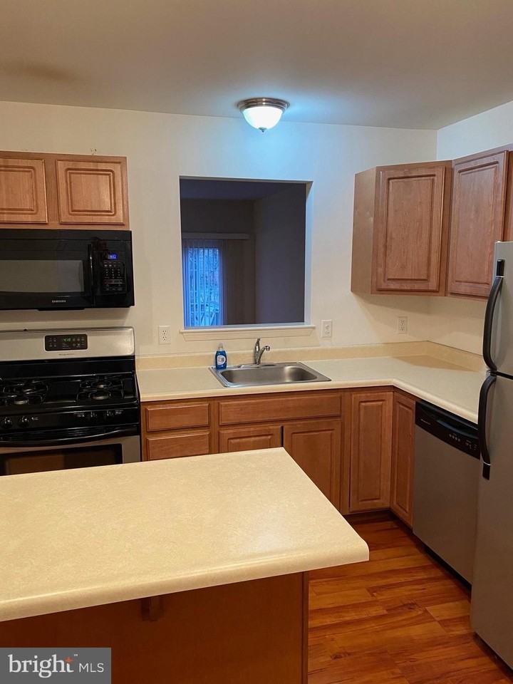 61 Queen Ave - Photo 4 of 14