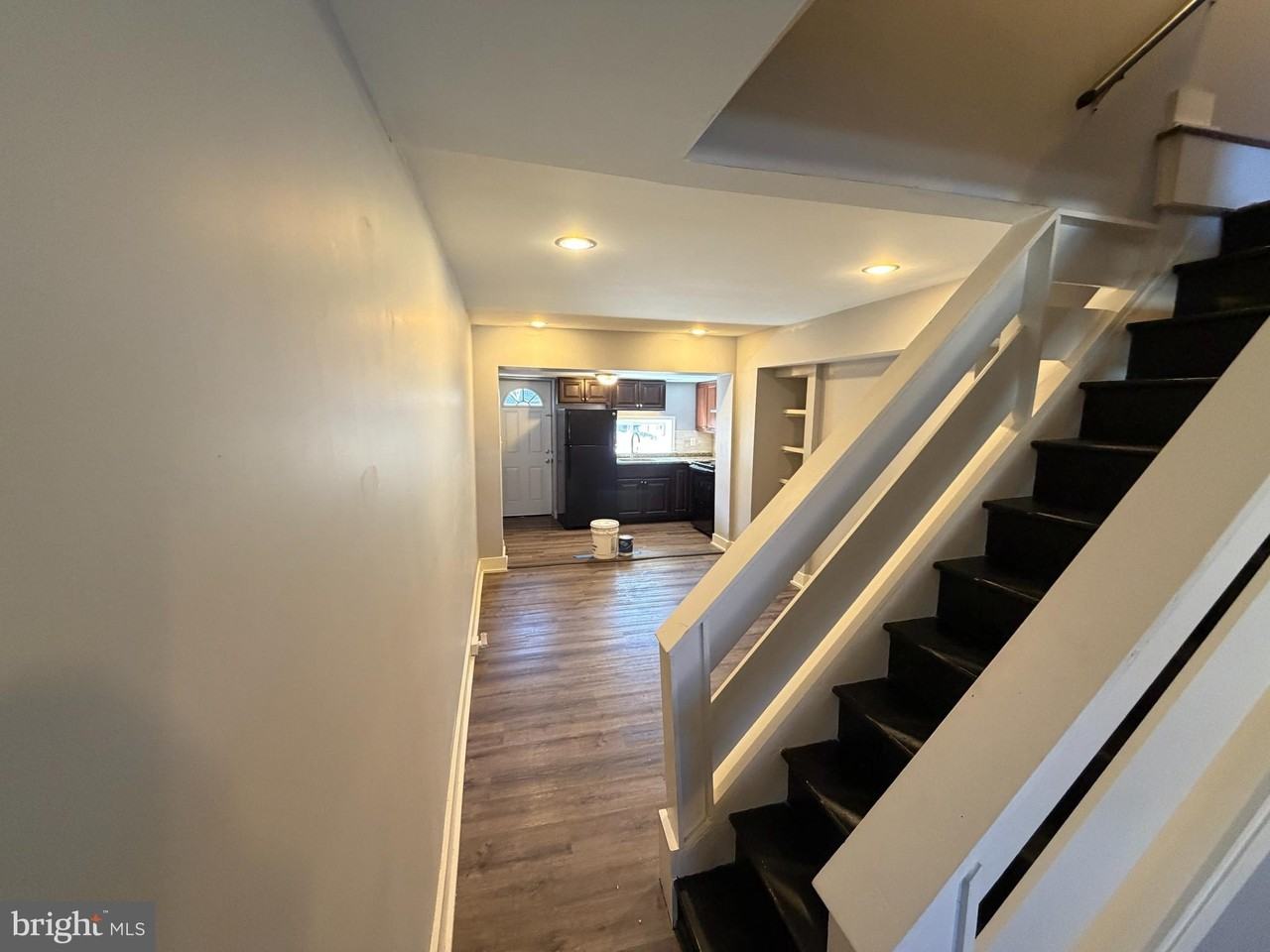 134 W Airy St - Photo 2 of 18