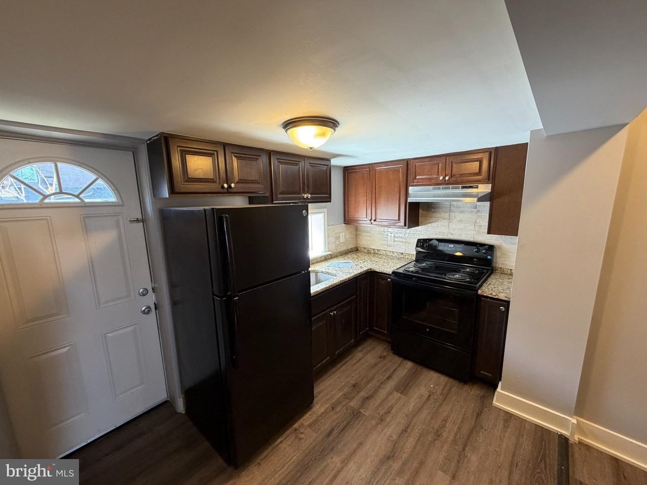 134 W Airy St - Photo 3 of 18