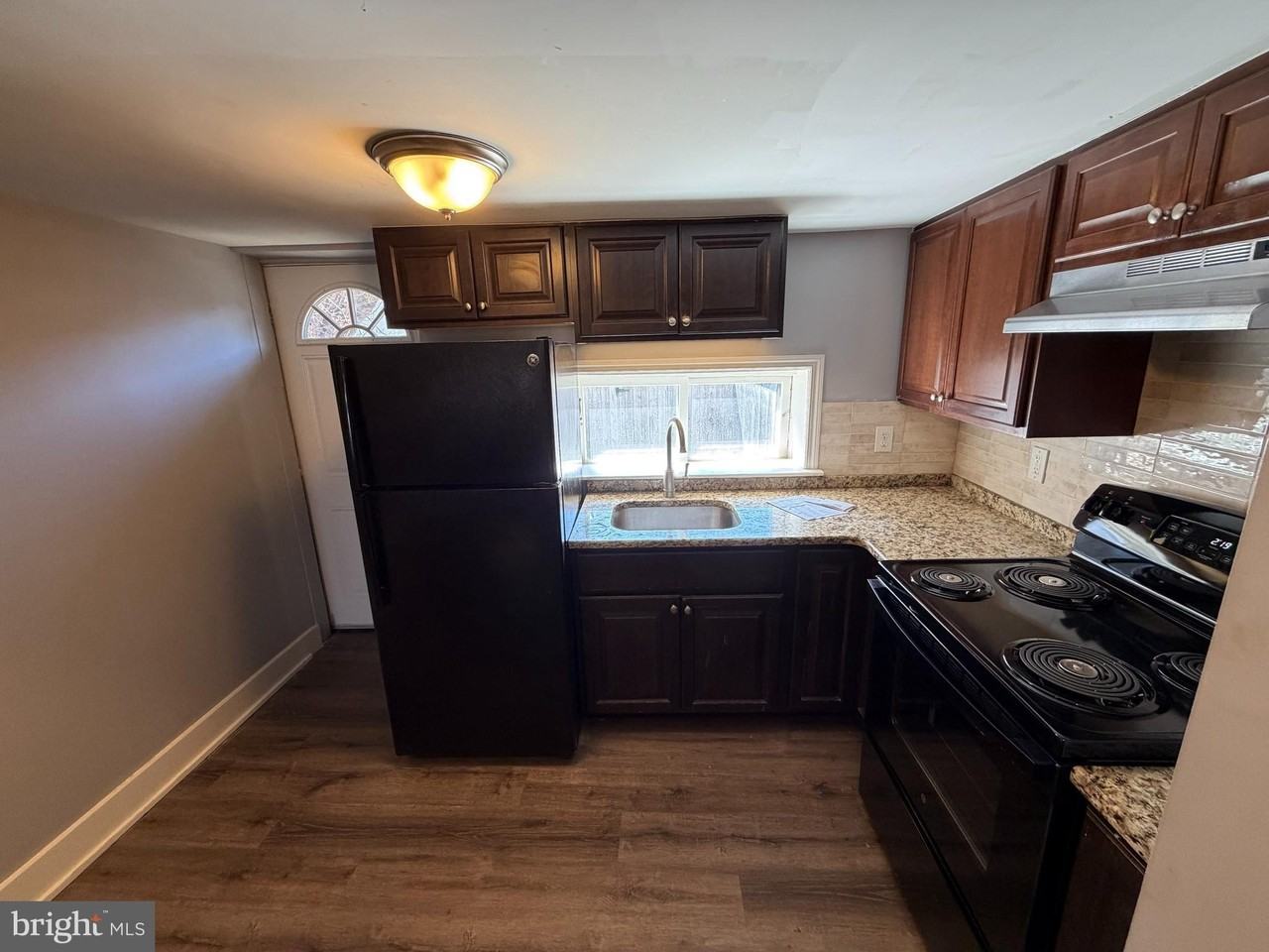 134 W Airy St - Photo 4 of 18