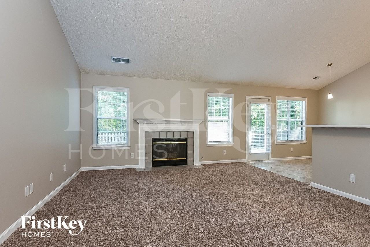 2504 Baysridge Dr Nw - Photo 4 of 15