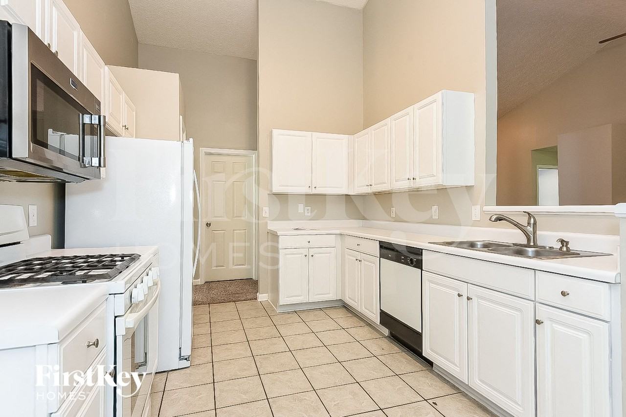 2504 Baysridge Dr Nw - Photo 5 of 15